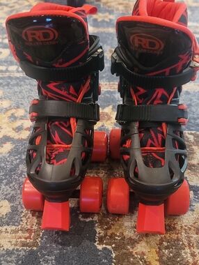 Kids Adjustable Roller Derby Rollerblades Fits Sizes 12 - 2 Never Used!